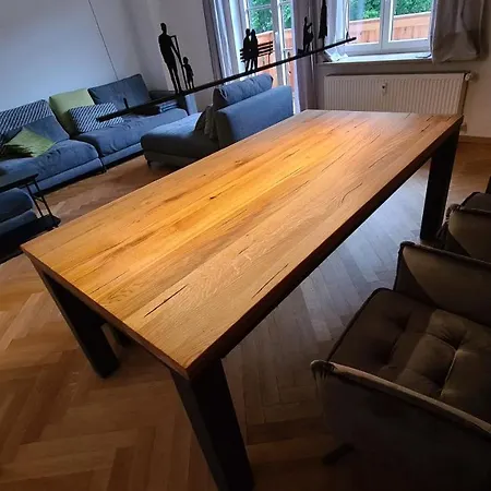 Bunter Hirsch Im Garmischer Zentrum جارمش بارتنكيرشن