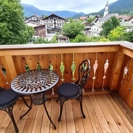 Appartement Bunter Hirsch Im Garmischer Zentrum