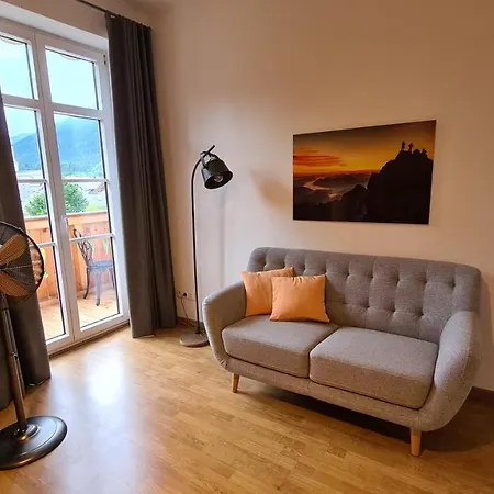 Bunter Hirsch Im Garmischer Zentrum Appartement