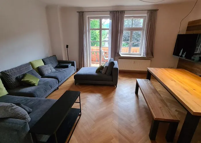 Bunter Hirsch Im Garmischer Zentrum Garmisch-Partenkirchen