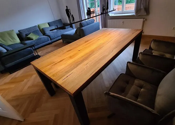 Bunter Hirsch Im Garmischer Zentrum Garmisch-Partenkirchen